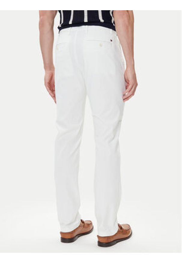 TOMMY HILFIGER - Tommy Hilfiger Chinosy Denton Essential MW0MW40262 Biały Straight Fit. Kolor: biały. Materiał: bawełna