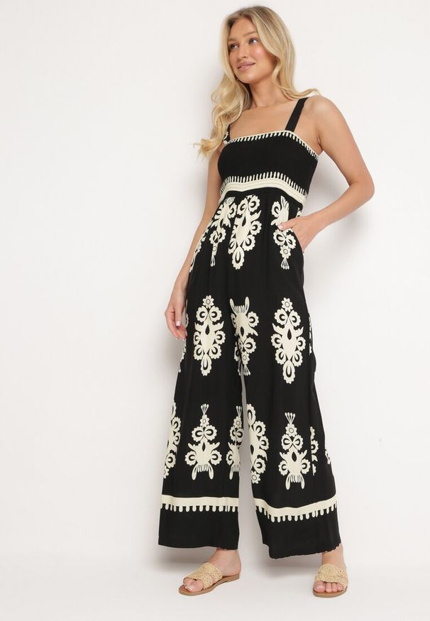 Born2be - Czarno-Beżowy Kombinezon z Wiskozy na Ramiączkach z Marszczoną Górą i Długimi Nogawkami Teseria. Okazja: na co dzień. Kolor: czarny. Materiał: wiskoza. Długość rękawa: na ramiączkach. Długość: długie. Styl: elegancki, klasyczny, casual