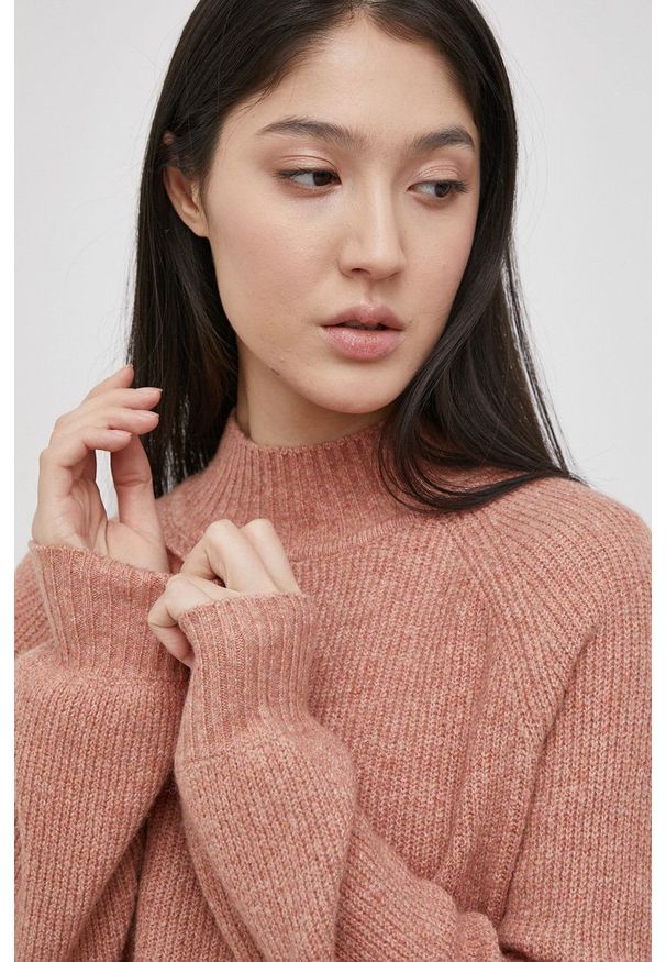 Tom Tailor Sweter z domieszką wełny damski kolor różowy z półgolfem. Kolor: różowy. Materiał: wełna. Długość rękawa: długi rękaw. Długość: długie