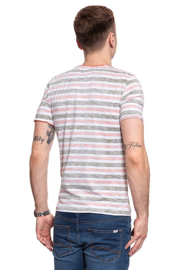 Mustang - MĘSKI T-SHIRT MUSTANG ALEX C PRINT 1009949 11833. Wzór: nadruk