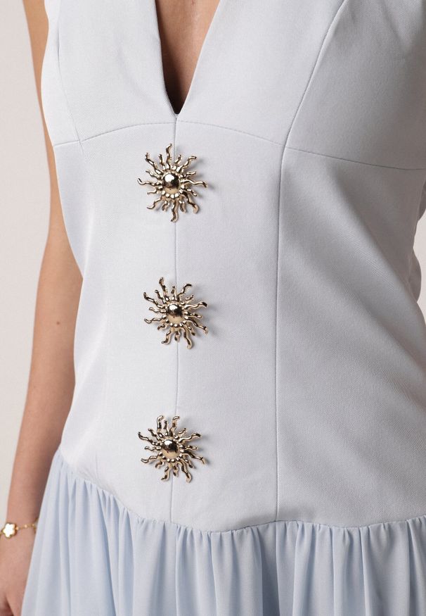 Born2be - Niebieska Sukienka z Wiązanym Dekoltem Typu Halter i Biżuteryjnymi Guzikami Raena. Okazja: na co dzień. Typ kołnierza: dekolt halter. Kolor: niebieski. Typ sukienki: proste. Styl: casual. Długość: midi