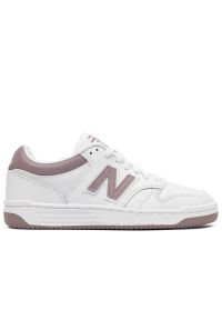 Buty New Balance GSB480WI - białe. Okazja: na co dzień. Kolor: biały. Materiał: skóra, syntetyk, materiał. Szerokość cholewki: normalna. Sport: turystyka piesza