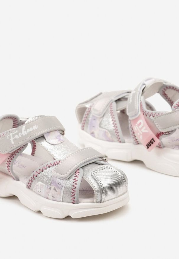 Born2be - Srebrne Sandały ze Skórzaną Wkładką Zapinane na Rzepy Moanae. Zapięcie: rzepy. Kolor: srebrny. Materiał: skóra. Sezon: lato, wiosna