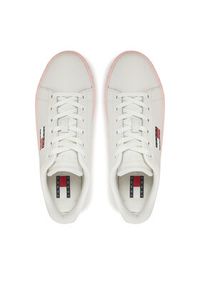 Tommy Jeans Sneakersy Tjw Logo Outsole Sneaker Ess EN0EN02703 Biały. Kolor: biały. Materiał: skóra