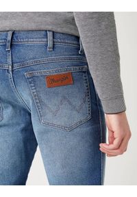 Wrangler - MĘSKIE SPODNIE JEANSOWE WRANGLER TEXAS SLIM BLUE CHILL W12SU898T