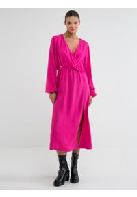Big-Star - Sukienka damska z wiskozy midi różowa Rene 601. Kolor: różowy. Materiał: wiskoza. Długość rękawa: długi rękaw. Styl: klasyczny, elegancki. Długość: midi