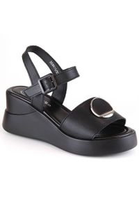 Skórzane sandały damskie na koturnie czarne Filippo DS4411. Kolor: czarny. Materiał: skóra. Obcas: na koturnie