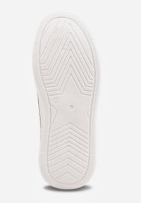 Renee - Białe Trampki VICES na Platformie z Ozdobnym Paskiem Wokół Podeszwy Rionira. Zapięcie: pasek. Kolor: biały. Materiał: koronka. Obcas: na platformie. Styl: klasyczny #2