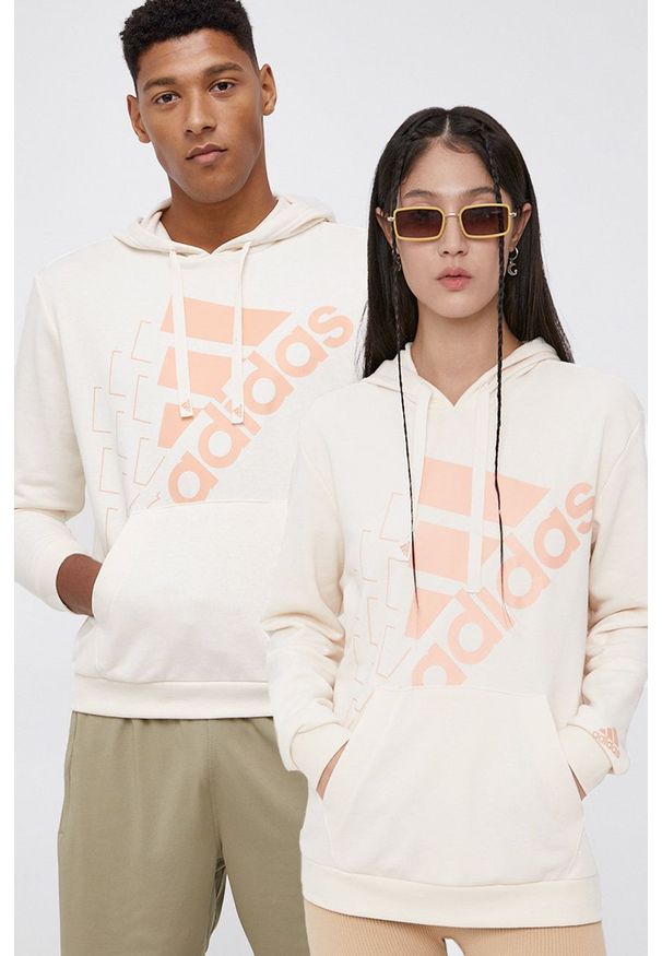 Adidas - adidas Bluza kolor beżowy z kapturem z nadrukiem. Okazja: na co dzień. Typ kołnierza: kaptur. Kolor: beżowy. Materiał: bawełna. Wzór: nadruk. Styl: casual