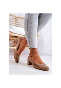 Zamszowe Czółenka Na Słupku Sergio Leone PB291 Beżowe beżowy. Kolor: beżowy. Materiał: zamsz. Obcas: na słupku. Styl: klasyczny, elegancki. Wysokość obcasa: niski #6