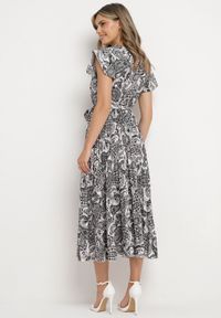 Born2be - Czarno-Biała Sukienka z Kopertowym Dekoltem z Gumką w Talii i Materiałowym Paskiem Xelovia. Okazja: na co dzień. Kolor: czarny. Materiał: materiał. Typ sukienki: kopertowe. Styl: casual, elegancki #6