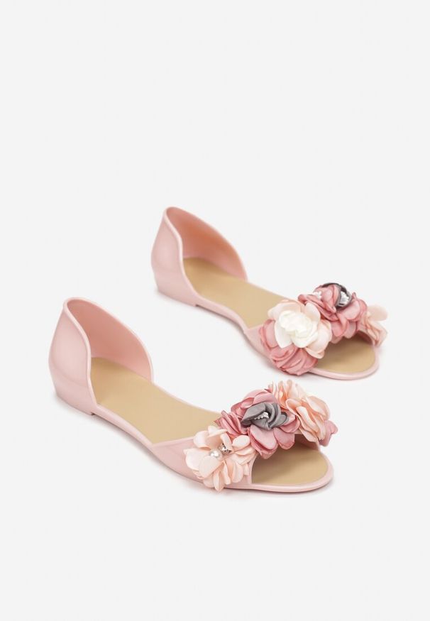 Renee - Różowe Balerinki Meliski Peep Toe z Kwiatową Aplikacją Idalina. Okazja: na co dzień. Nosek buta: otwarty. Zapięcie: bez zapięcia. Kolor: różowy. Wzór: kwiaty, aplikacja. Materiał: guma. Sezon: lato. Obcas: na obcasie. Styl: elegancki, boho, casual. Wysokość obcasa: niski