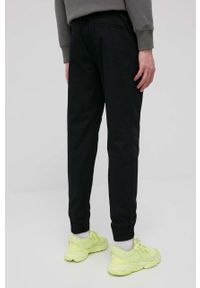 Champion spodnie męskie kolor czarny joggery. Kolor: czarny. Materiał: tkanina, włókno