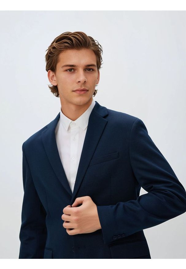 Reserved - Marynarka slim fit - granatowy. Kolor: niebieski. Materiał: dzianina, wiskoza