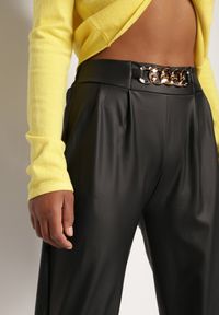 Renee - Czarne Spodnie Phelitrite. Kolor: czarny. Materiał: polar. Długość: długie. Wzór: aplikacja. Styl: elegancki #3