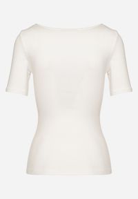 Born2be - Biały Prążkowany T-shirt z Bawełny Ozdobiony Guzikami Tasavia. Okazja: na co dzień. Kolor: biały. Materiał: bawełna, prążkowany. Wzór: aplikacja. Styl: klasyczny, elegancki, casual #7