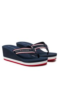 TOMMY HILFIGER - Tommy Hilfiger Japonki Hilfiger Hi Wedge Beach Sandal FW0FW08012 Granatowy. Kolor: niebieski. Materiał: materiał #2