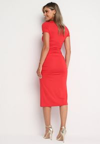 Born2be - Czerwona Sukienka Oreitheis. Kolor: czerwony. Długość rękawa: krótki rękaw. Wzór: gładki, jednolity, aplikacja. Typ sukienki: sportowe. Styl: sportowy, elegancki. Długość: mini #5