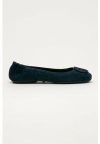 Tory Burch - Baleriny zamszowe. Nosek buta: okrągły. Kolor: niebieski. Materiał: zamsz. Szerokość cholewki: normalna. Obcas: na obcasie. Wysokość obcasa: niski #1