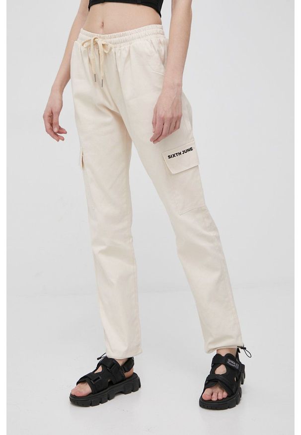 Sixth June spodnie damskie kolor beżowy fason cargo high waist. Stan: podwyższony. Kolor: beżowy