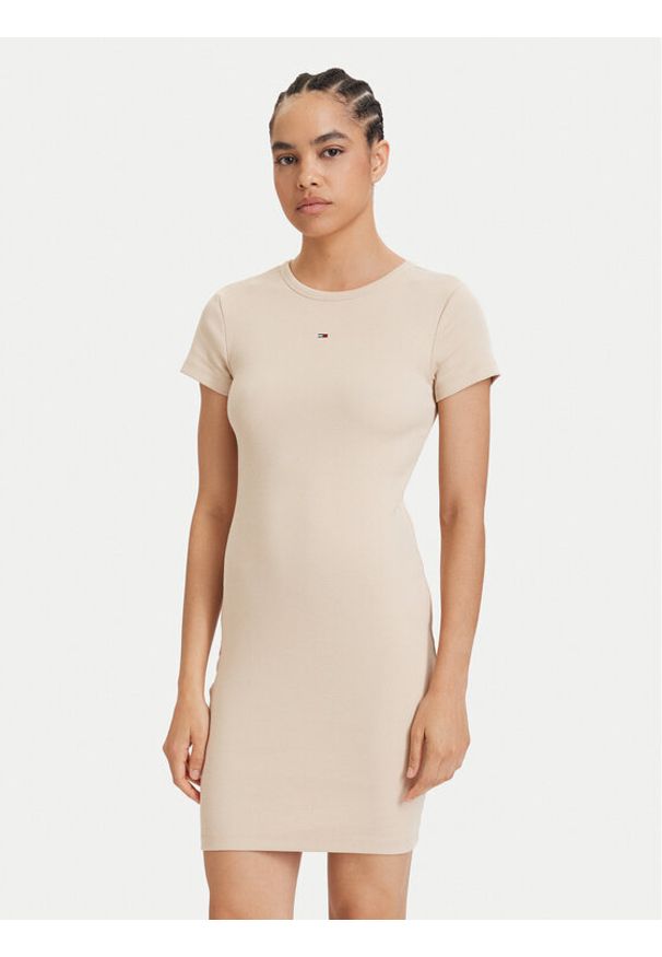 Tommy Jeans Sukienka letnia Flag DW0DW22613 Beżowy jasny Slim Fit. Kolor: beżowy. Materiał: bawełna. Sezon: lato