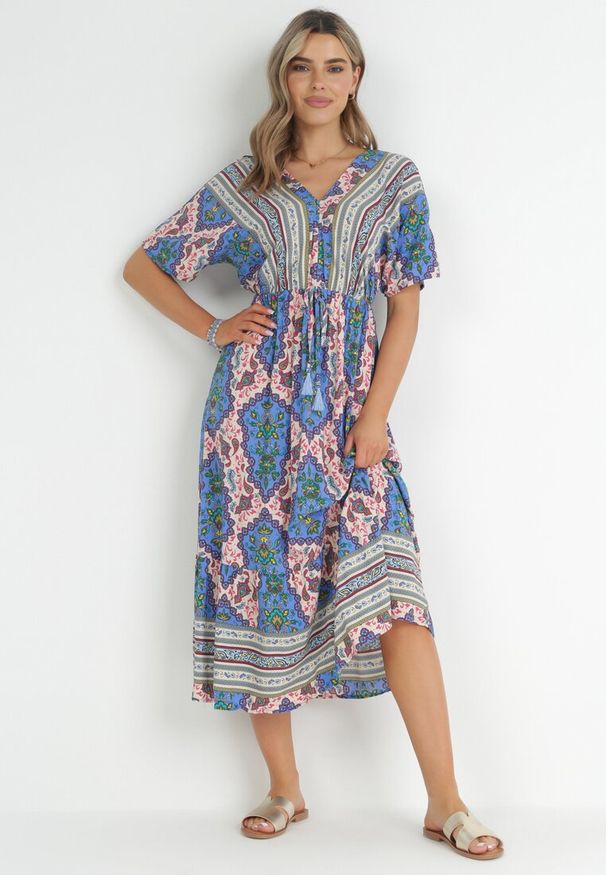 Born2be - Niebieska Sukienka Midi z Wiskozy z Gumką w Talii z Szerokimi Rękawami Damatia. Kolor: niebieski. Materiał: wiskoza. Długość rękawa: krótki rękaw. Długość: midi