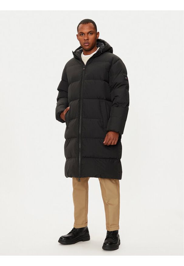 TOMMY HILFIGER - Tommy Hilfiger Kurtka puchowa MW0MW37368 Czarny Regular Fit. Kolor: czarny. Materiał: syntetyk. Sezon: zima