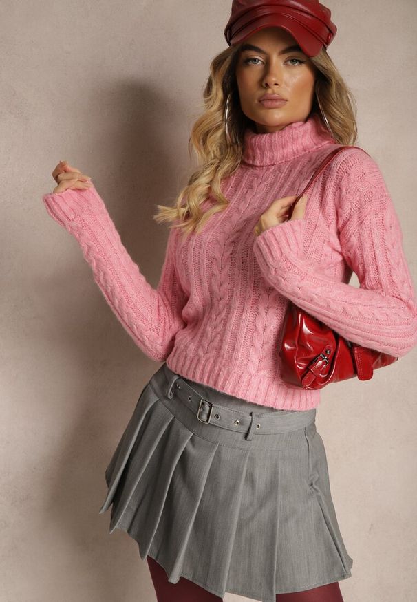 Renee - Jasnoróżowy Golf w Klasycznym Stylu Tortilla. Okazja: na spotkanie biznesowe. Typ kołnierza: golf. Kolor: różowy. Materiał: jeans. Długość rękawa: długi rękaw. Długość: długie. Styl: klasyczny