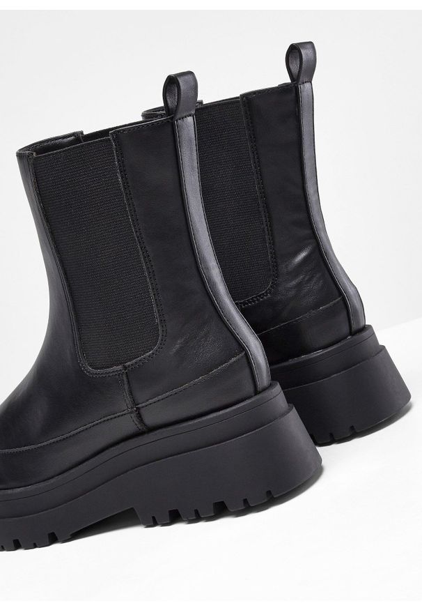 bonprix - Sztyblety z profilowaną podeszwą. Kolor: czarny