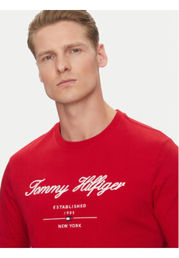 TOMMY HILFIGER - Tommy Hilfiger T-Shirt Script Logo MW0MW33691 Czerwony Regular Fit. Kolor: czerwony. Materiał: bawełna