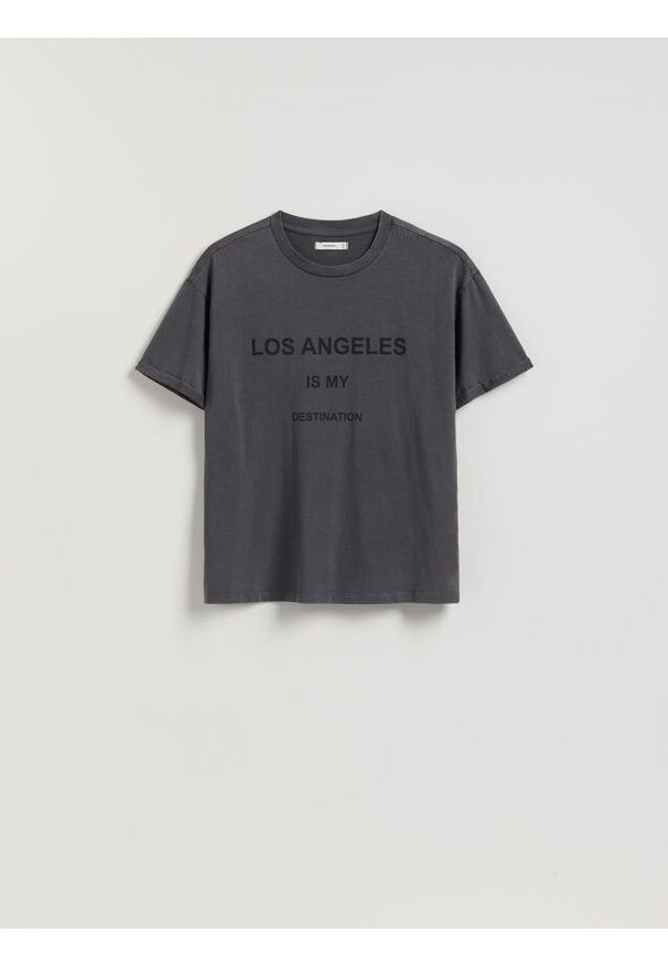 Reserved - T-shirt z napisem - ciemnoszary. Kolor: szary. Materiał: bawełna. Wzór: napisy