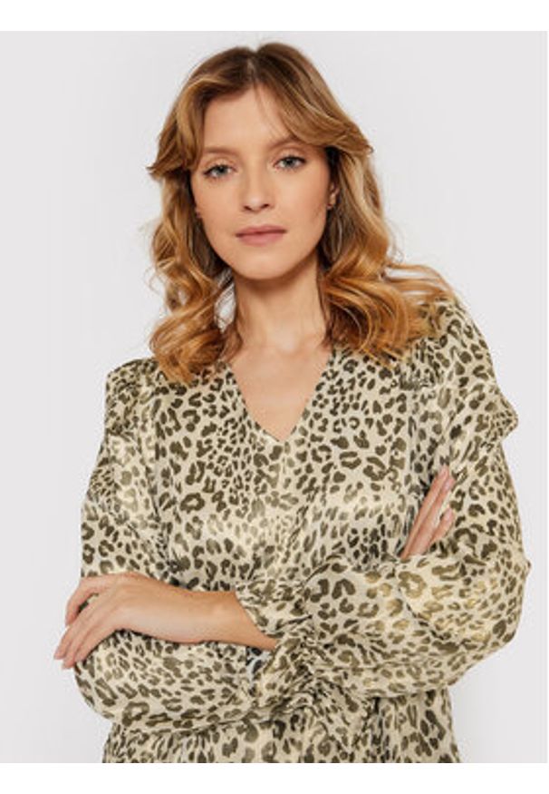 YAS Sukienka codzienna Leona 26026694 Złoty Slim Fit. Okazja: na co dzień. Kolor: złoty. Materiał: syntetyk. Typ sukienki: proste. Styl: casual