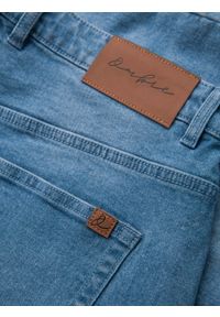Ombre Clothing - Jeansowe szorty męskie z podwiniętą nogawką - niebieskie V2. Kolor: niebieski. Materiał: jeans. Wzór: aplikacja. Sezon: lato. Styl: klasyczny #4