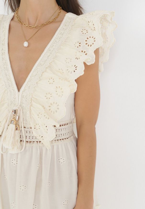 Born2be - Beżowa Rozkloszowana Sukienka Midi Euphina. Kolor: beżowy. Materiał: koronka. Wzór: aplikacja, haft. Długość: midi