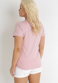 Born2be - Różowy Bawełniany T-shirt z Nadrukiem w Koty Ashanta. Kolor: różowy. Materiał: bawełna. Wzór: nadruk. Styl: klasyczny #5