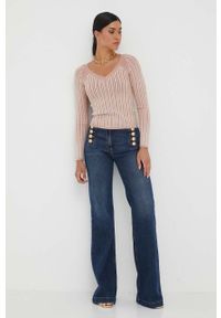 Guess sweter damski kolor różowy lekki. Kolor: różowy. Materiał: materiał, dzianina, wiskoza. Wzór: ze splotem #3