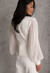 Renee - Biała Bluzka VICES w Kopertowym Stylu z Luźnymi Transparentnymi Rękawami i Dekoltem V Inge. Okazja: na co dzień. Kolor: biały. Materiał: jeans. Styl: casual, elegancki #3