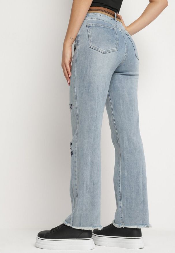 Born2be - Jasnoniebieskie Jeansy z Szerokimi Nogawkami i Ozdobnymi Haftami Silinnga. Okazja: na co dzień. Kolor: niebieski. Wzór: haft. Styl: elegancki, casual, retro