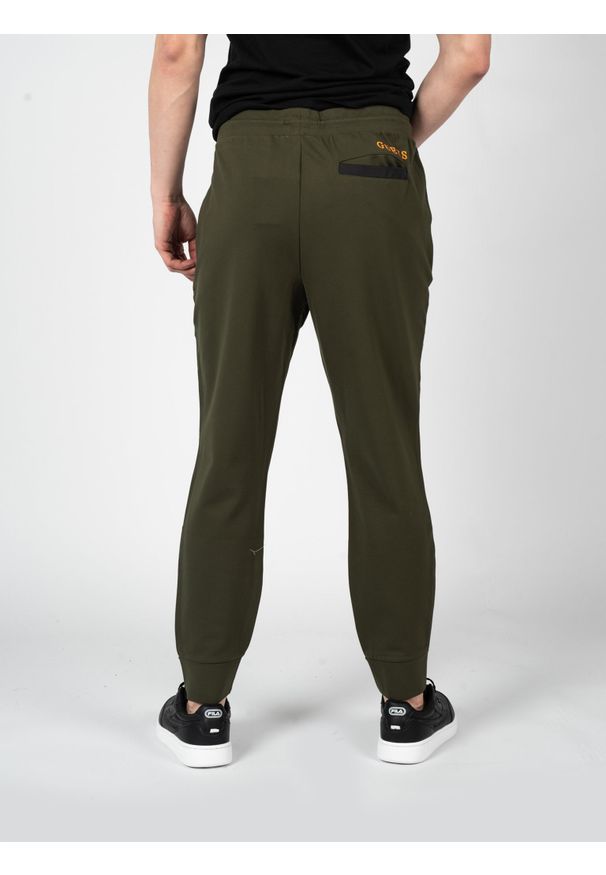 Guess Spodnie "Takoda" | X3OQ21K8XF0 | Mężczyzna | Khaki. Okazja: na co dzień. Kolor: brązowy. Materiał: wiskoza, elastan, poliamid. Styl: elegancki, sportowy, casual