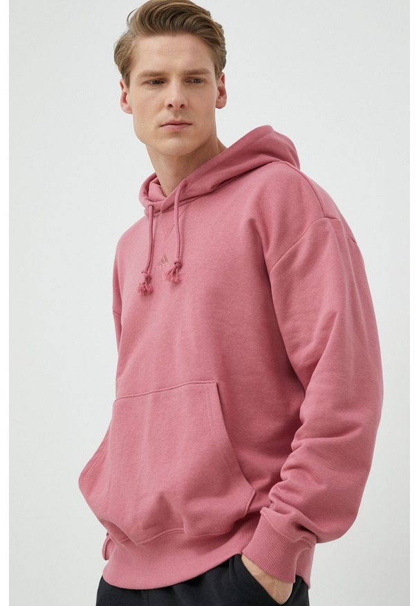 Adidas - adidas bluza męska kolor różowy z kapturem gładka. Typ kołnierza: kaptur. Kolor: różowy. Materiał: poliester, dzianina. Wzór: gładki