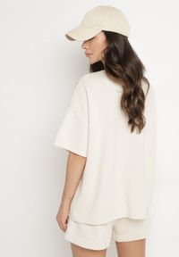 Born2be - Beżowy Komplet Oversize z Wiskozą T-shirt i Szorty z Nadrukiem Liravella. Kolor: beżowy. Materiał: wiskoza. Wzór: nadruk