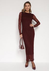 Born2be - Bordowa Dopasowana Sukienka Koronkowa z Długim Rękawem Zenika. Kolor: czerwony. Materiał: koronka. Długość rękawa: długi rękaw. Wzór: koronka. Sezon: wiosna, zima, jesień. Styl: elegancki #6