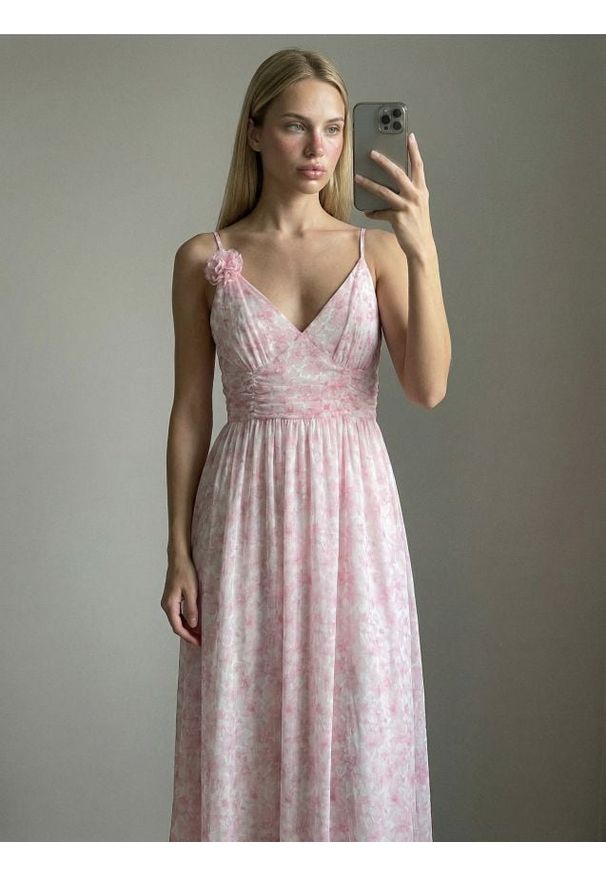 Sinsay - Sukienka midi w kwiaty z marszczeniami - wielobarwny. Wzór: kwiaty. Długość: midi