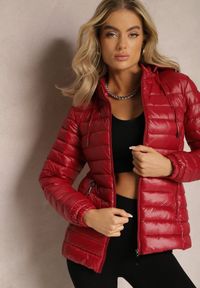 Renee - Bordowa Pikowana Kurtka z Odpinanym Kapturem Telianna. Kolor: czerwony. Styl: elegancki