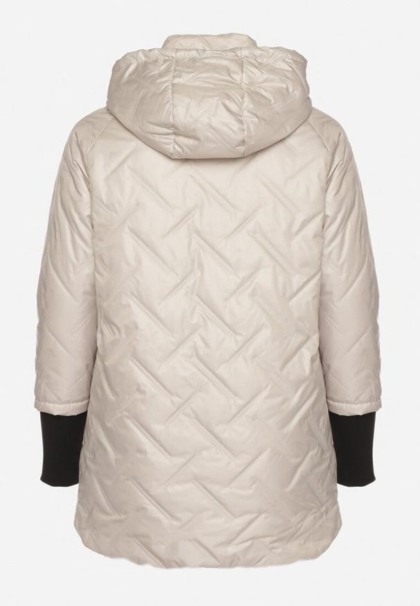 Born2be - Jasnobeżowa Kurtka Pikowana z Odpinanym Kapturem z Dłuższym Tyłem Rivselia. Okazja: na co dzień. Kolor: szary. Materiał: tkanina. Długość: długie. Wzór: aplikacja. Sezon: zima. Styl: casual, klasyczny