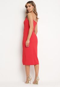 Born2be - Czerwona Koktajlowa Sukienka Bodycon na Cienkich Ramiączkach z Rozcięciem Melantia. Kolor: czerwony. Długość rękawa: na ramiączkach. Typ sukienki: bodycon. Styl: wizytowy #2