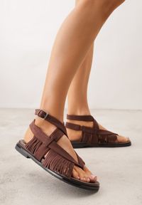 Renee - Brązowe Sandały Typu Rzymianki Ozdobione Frędzlami Casasos. Okazja: na co dzień. Kolor: brązowy. Materiał: koronka. Wzór: aplikacja. Sezon: lato. Styl: casual #6