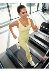 Sinsay - Spodnie flare - żółty. Kolor: żółty