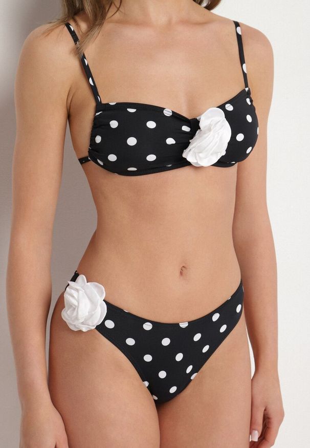 Born2be - Biało-Czarne Bikini w Kropki Biustonosz i Majtki Figi z Kwiatowymi Aplikacjami Moritia. Kolor: biały. Wzór: aplikacja, kropki, kwiaty
