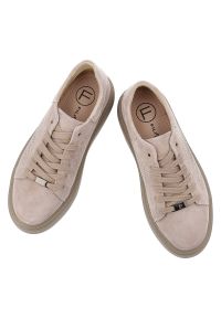 Sneakersy damskie Filippo, cholewka skóra naturalna zamszowa z perforacją sznurowanie klasyczne miękko wykończony kołnierz przy kostce, beżowe, DP750. Okazja: na co dzień, na spacer. Zapięcie: sznurówki. Kolor: beżowy. Materiał: skóra, zamsz. Szerokość cholewki: normalna. Styl: klasyczny #2